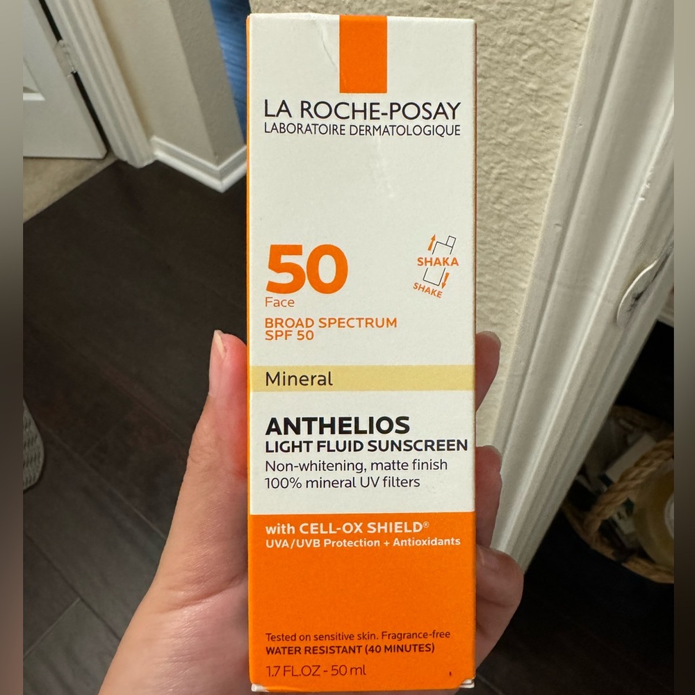La Roche Posay ANTHELIOS LIGHT FLUID Sunscreen 1.7 oz